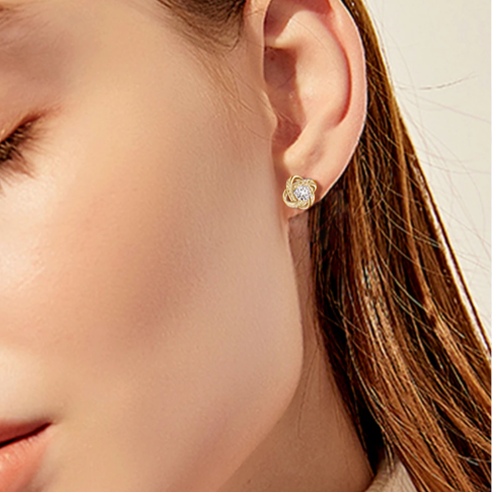 Orecchini Nodo con Pietra Donna in Acciaio chirurgico con Finitura in Oro 18k